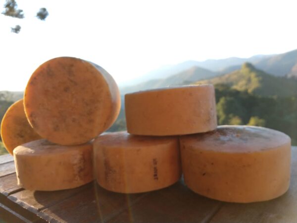 Queijo Artesanal Premium Fazenda Bela Vista 60 dias 1kg (Ouro no Mundial de Queijos da França em 2019 e 2021) - Image 4
